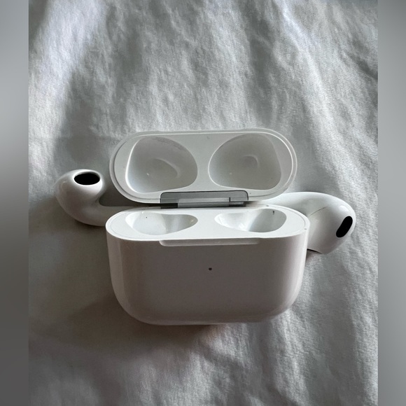 COPY - AirPods (3rd generation) - Picture 2 of 4